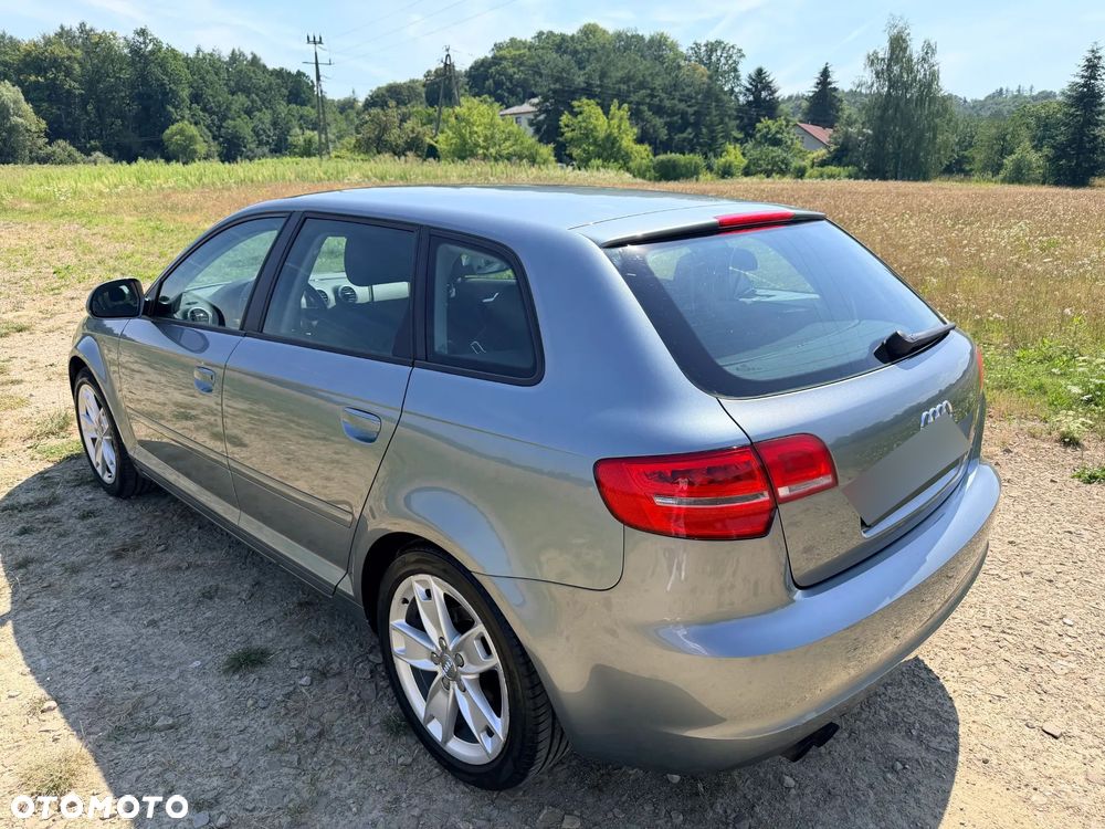 Audi A3 Sportback 1.8 TFSI Ambiente - 2