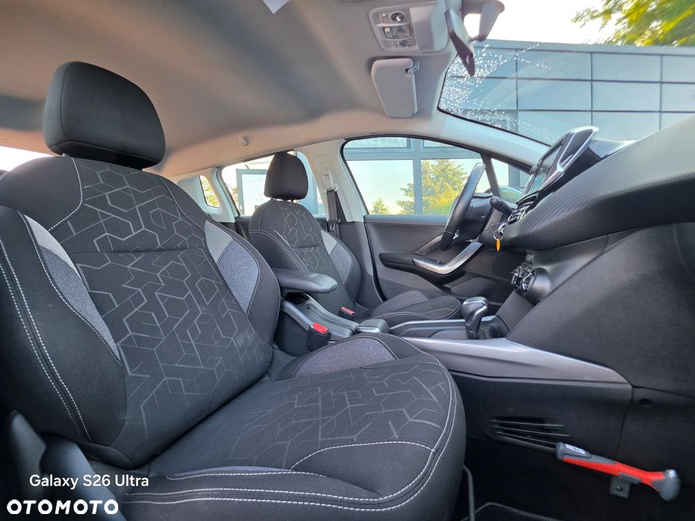 Peugeot 2008 1.2 Pure Tech Active S&S EAT6 - 32