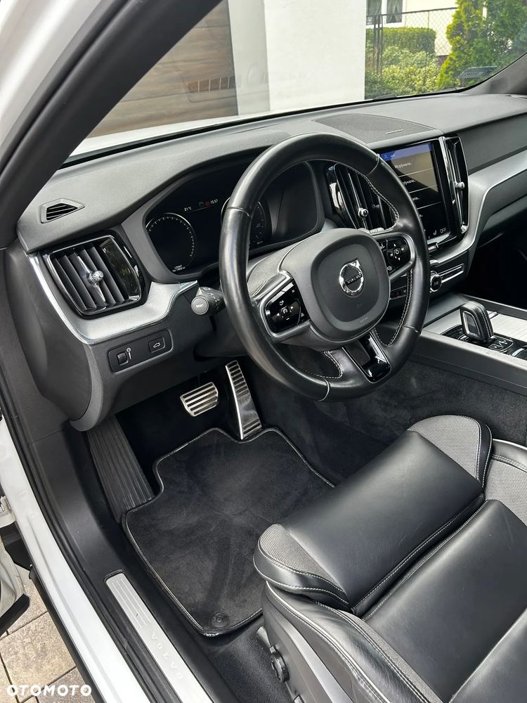 Volvo XC 60 B4 B R-Design - 25