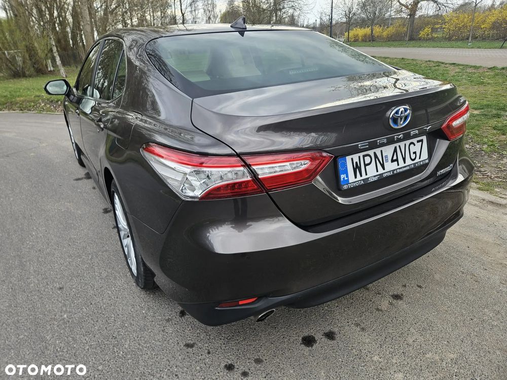 Toyota Camry 2.5 Hybrid Executive CVT - 23