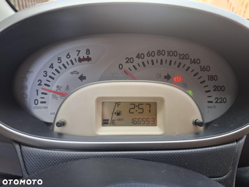 Daihatsu Sirion 1.3 - 9