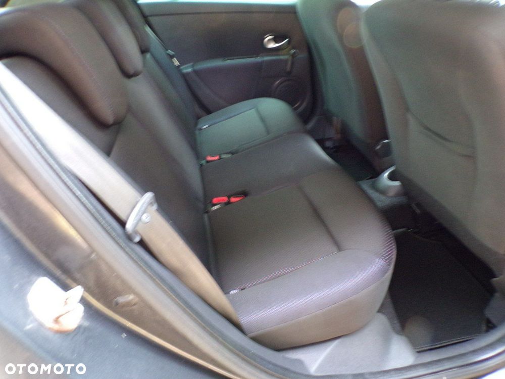 Renault Clio - 25