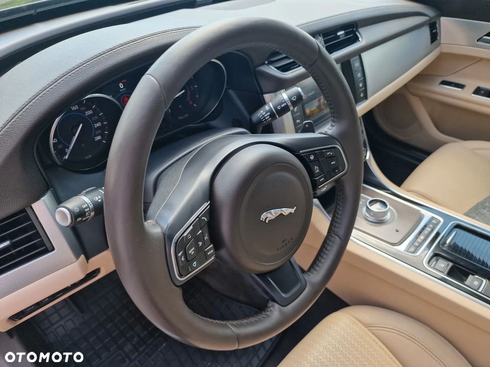 Jaguar XF E-Performance Portfolio - 18