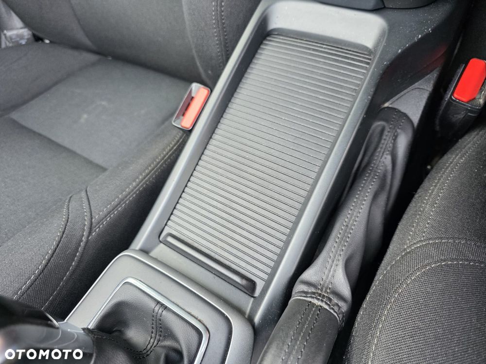 Volvo V40 - 36