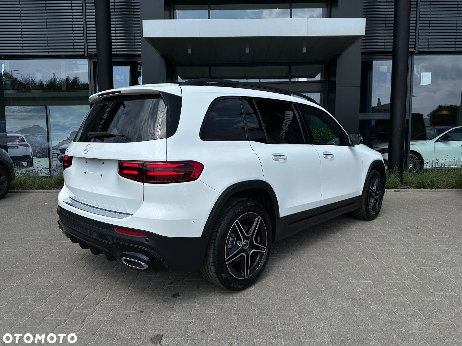 Mercedes-Benz GLB - 16