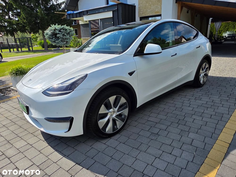 Tesla Model Y Long Range AWD - 6
