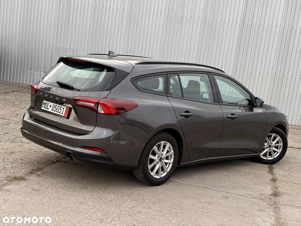 Ford Focus ver-1-5-ecoblue-start--stopp--system-titanium - 17