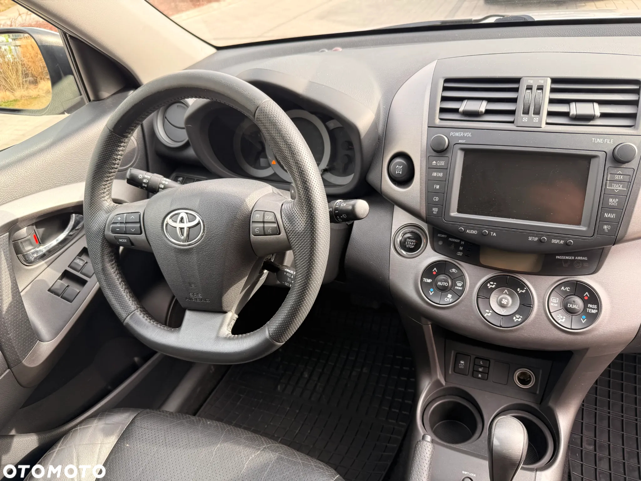 Toyota RAV4 - 10
