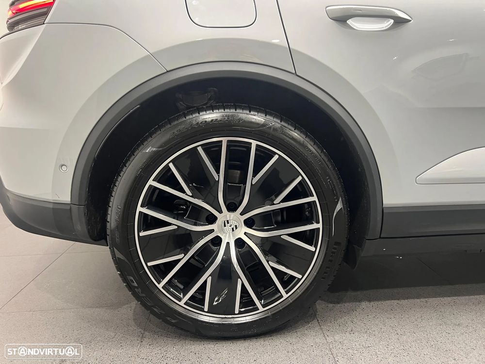 Porsche Macan Electric 4 - 17