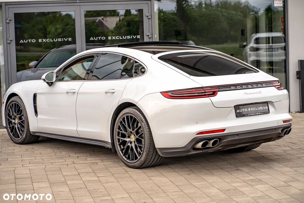 Porsche Panamera 4S - 23