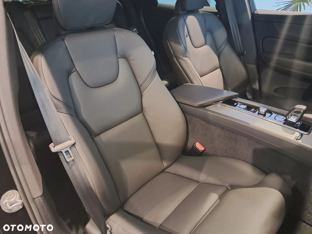 Volvo XC 60 B5 B AWD Plus Dark - 23