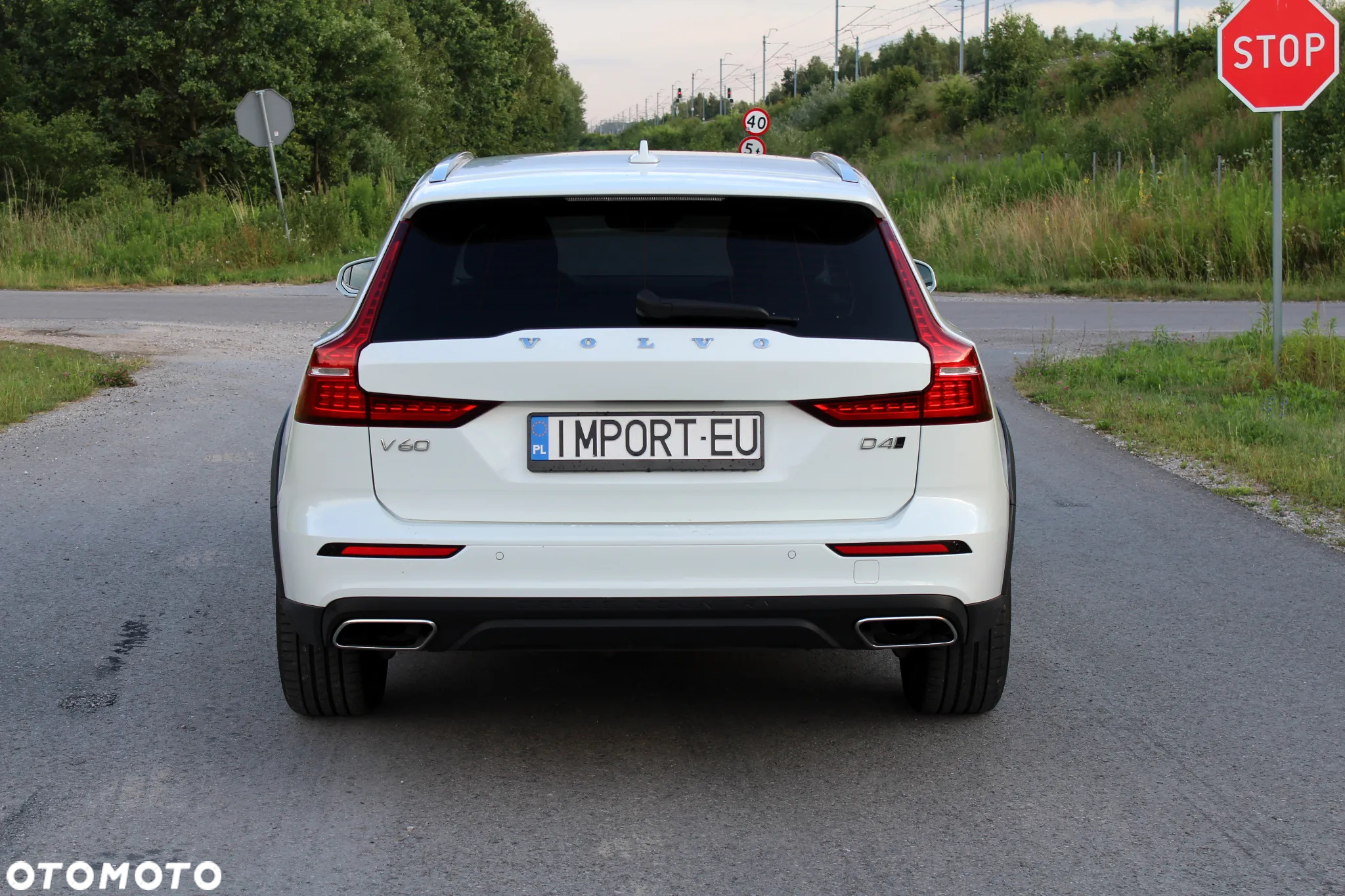 Volvo V60 Cross Country D4 AWD Geartronic Pro - 12