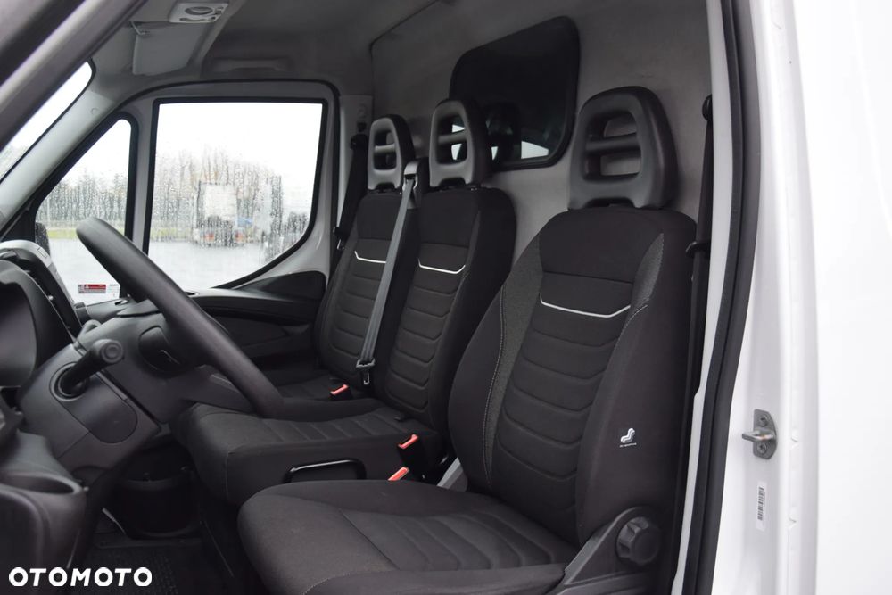 Iveco DAILY MAXI 35S16 / 2.3 - 160 KM / NOWY MODEL / 3 OSOBY / DOSTAWCZE / BLASZAK / KLIMA / CZUJNIKI COFANIA / TRYB CITY-ECO / 2023 / SERWISOWANY / SPROWADZONY Z NIEMIEC - 37