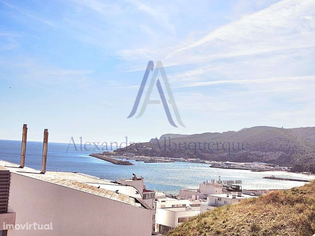 Luxuoso Duplex T 3 na Vila de Sesimbra, em segunda linha da Praia - Grande imagem: 4/30