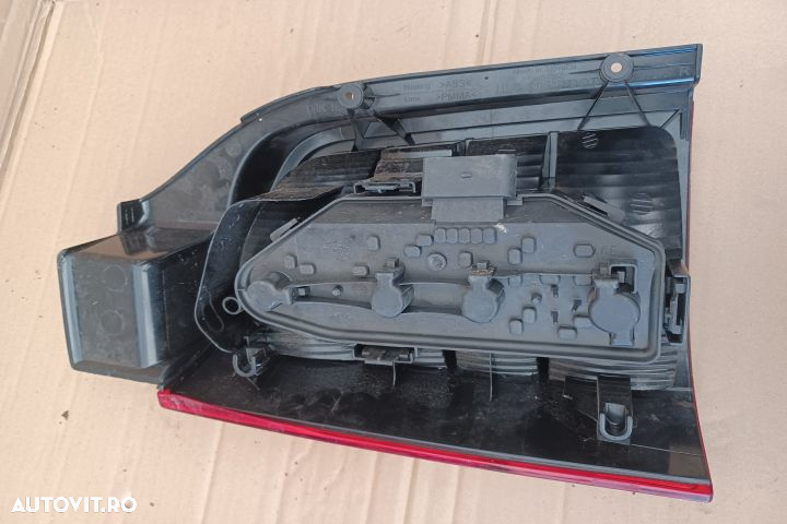 Lampa / Tripla stop dreapta pe aripa Volkswagen VW Transporter T5  [d - 2