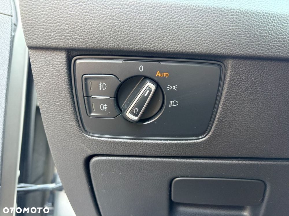 Volkswagen Passat Variant 2.0 TDI SCR DSG BlueMotion Comfortline - 29