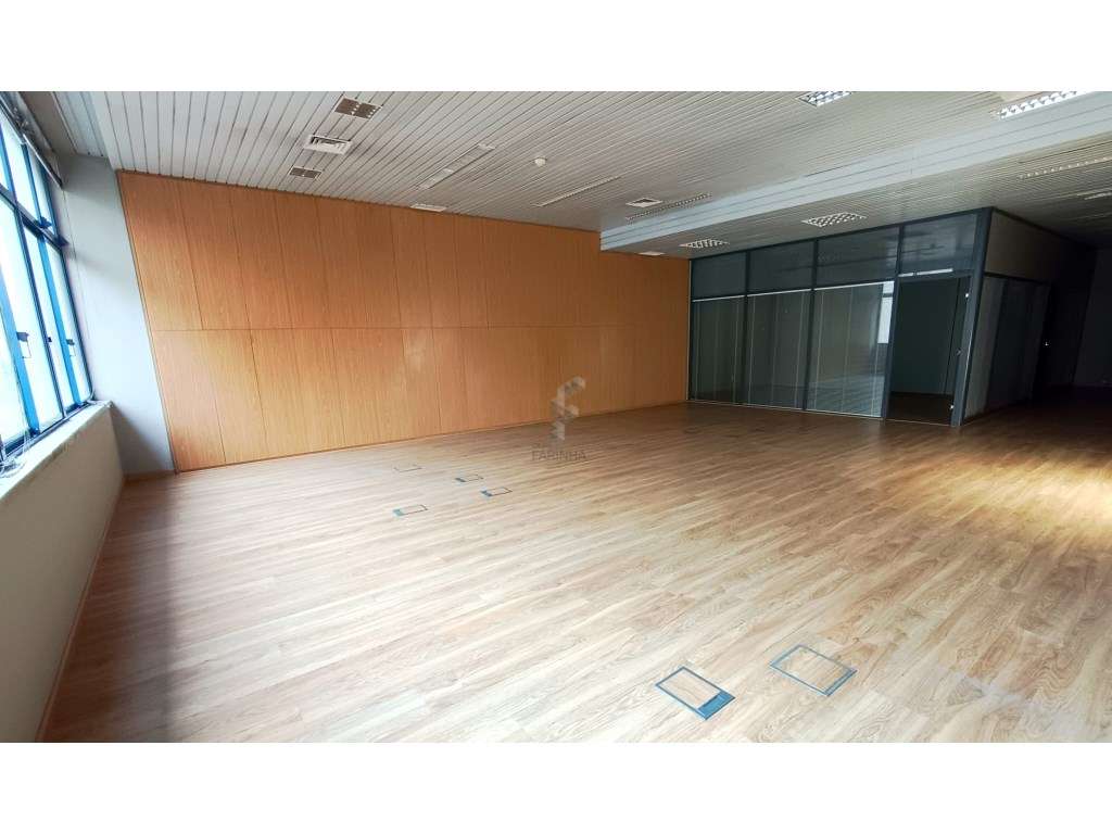 Escritório com 315 m2 no Edifício Empresarial - Grande imagem: 2/10