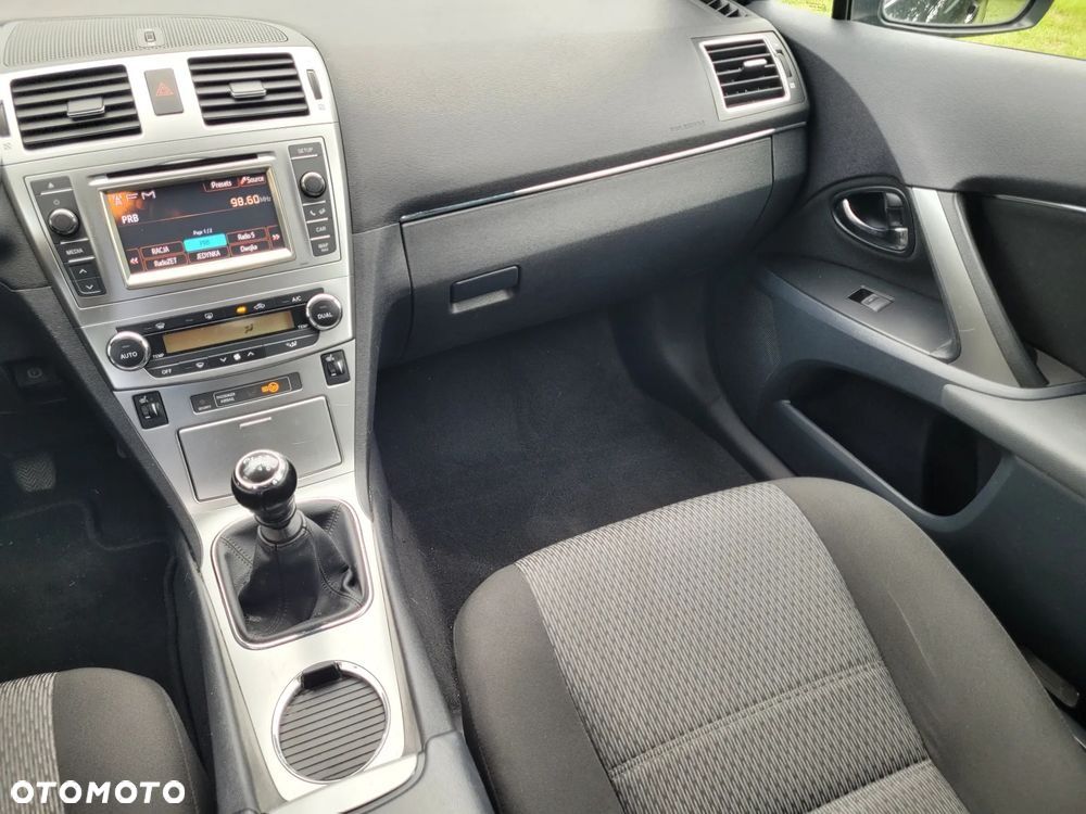 Toyota Avensis 1.6 Premium - 10