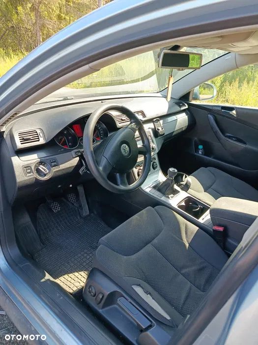 Volkswagen Passat 2.0 TDI Comfortline - 8