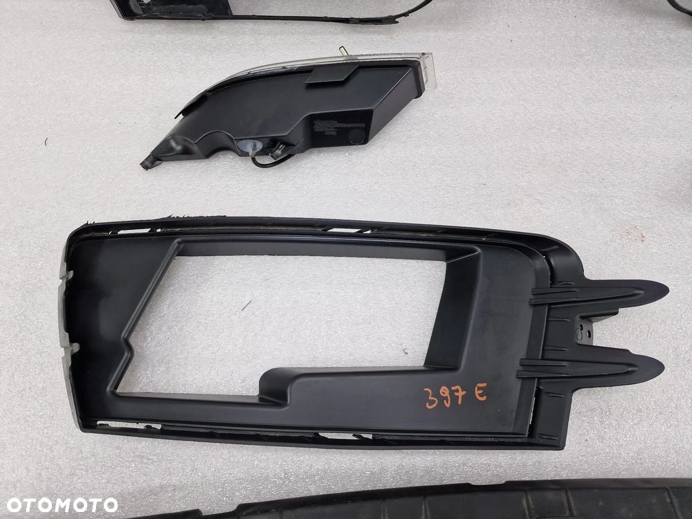 VW SCIROCCO 1K8 R20 / R-LINE LEWA + PRAWA KRATKA BOCZNA / KIERUNKOWSKAZ / LED  , NR 1K8853665D / 1K8853666D / 1K8853949 , NR AUKCJI KR397 - 17