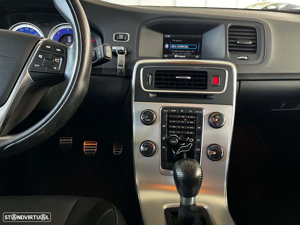 Volvo V60 2.0 D3 R-Design - 12