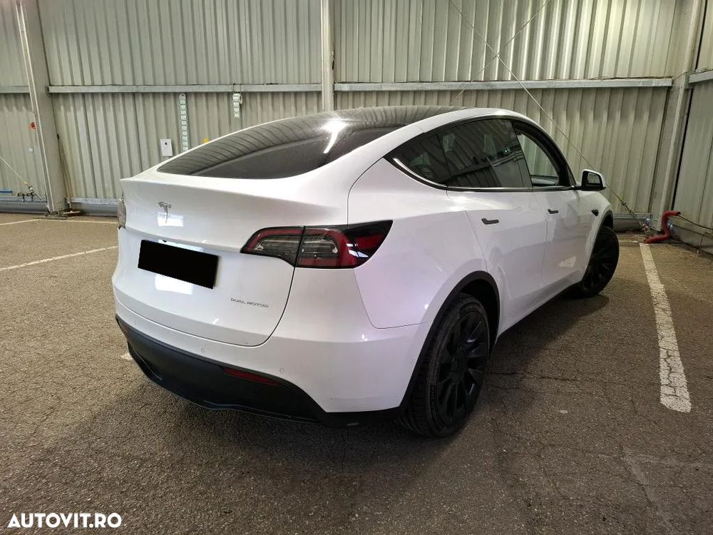Tesla Model Y Long Range Dual Motor AWD - 5
