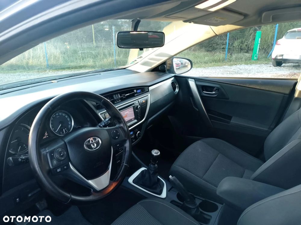 Toyota Auris 1.4 D-4D Premium - 4