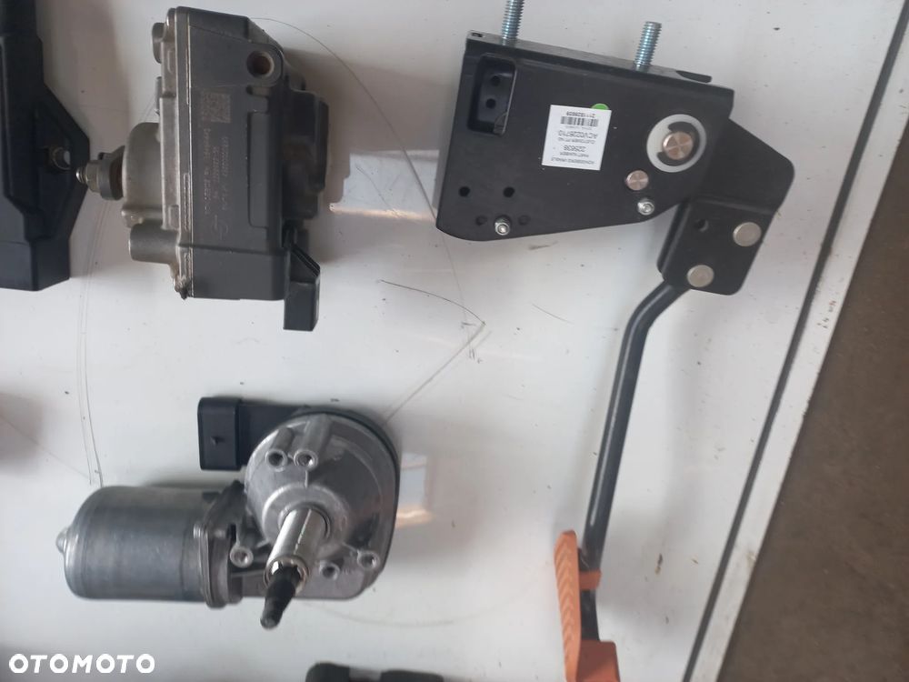 Valtra części ,wtryskiwacze V837079827,ACV082333A,V837074846,pompa adblue,bosch,zawór proporcjonalny V36060600,ACV0226710,ACV0139620,SIŁOWNIK ACP0401730,ACX3989990 CYLINDER hamulcowy,ACV0236180 Dmuchawa,V837074861.chłodnica intercoller,ACV0303150,MAHLE,MN233310-0160,ACW034324C,Q,ZAWIASY,wentylator,wiskoza - 8
