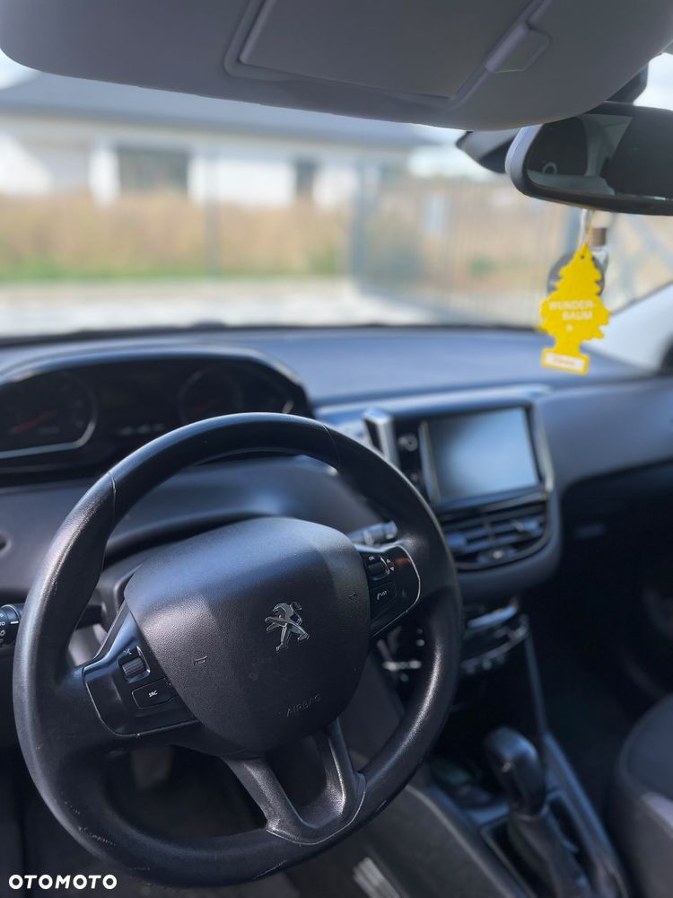 Peugeot 208 - 5