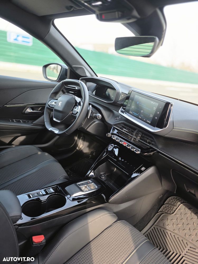 Peugeot 208 1.2 L PureTech STT EAT8 GT Line - 7