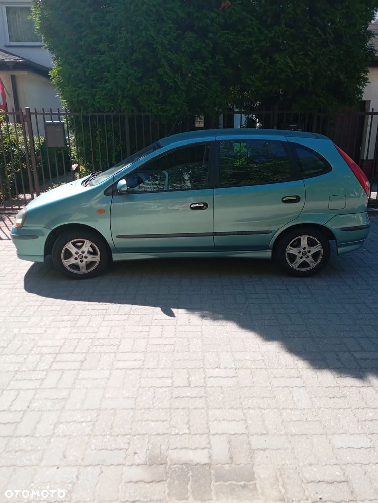 Nissan Almera Tino 1.8 - 8