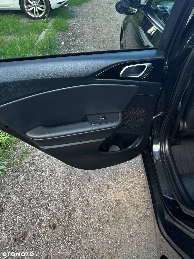 Kia Ceed - 11