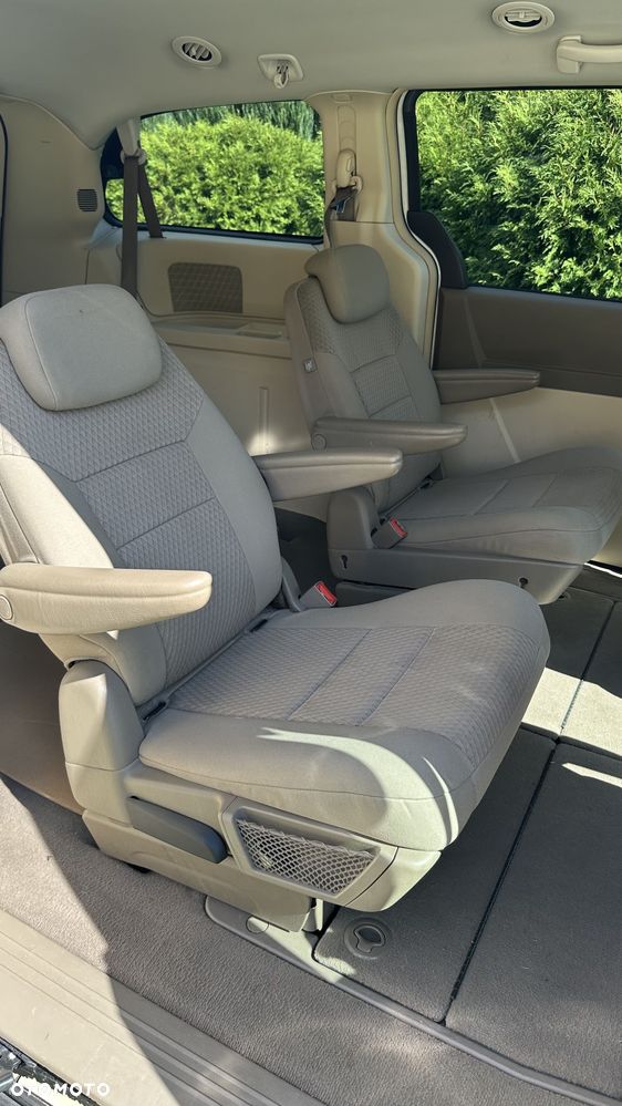 Chrysler Town & Country - 9