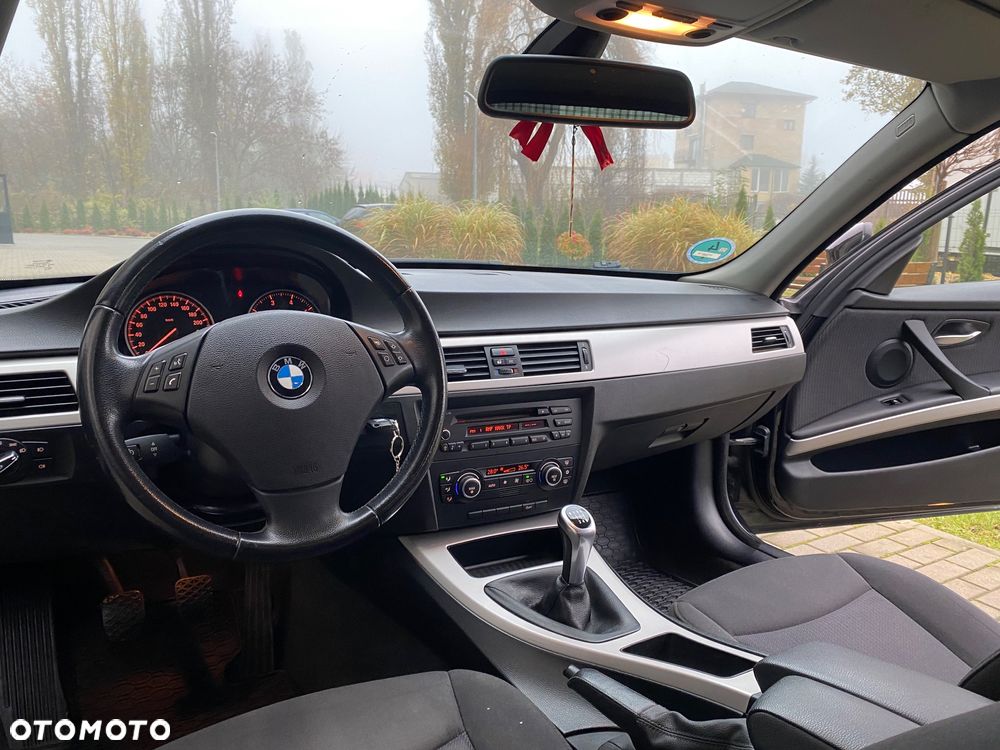 BMW Seria 3 318i - 13