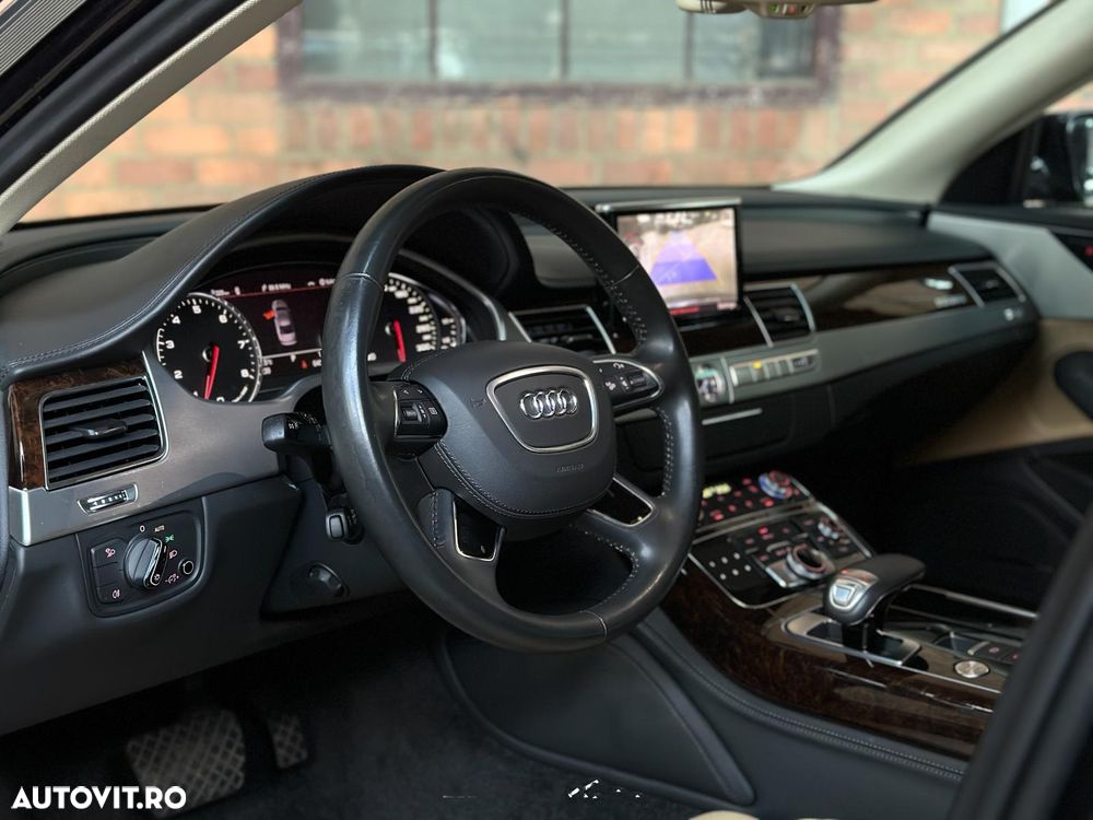 Audi A8 - 8
