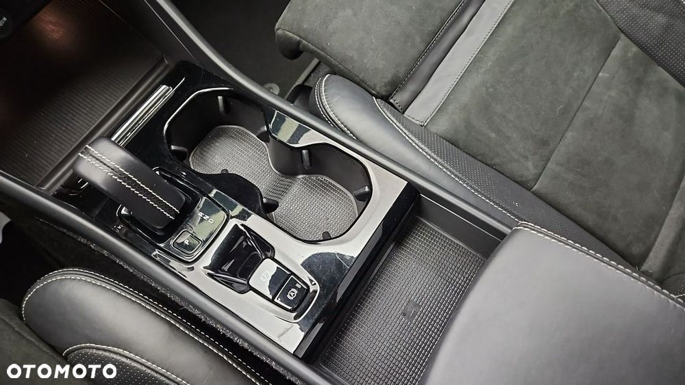 Volvo XC 40 T5 Plug-In Hybrid R-Design - 19
