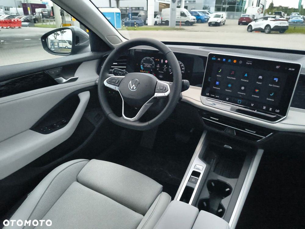 Volkswagen Passat - 12