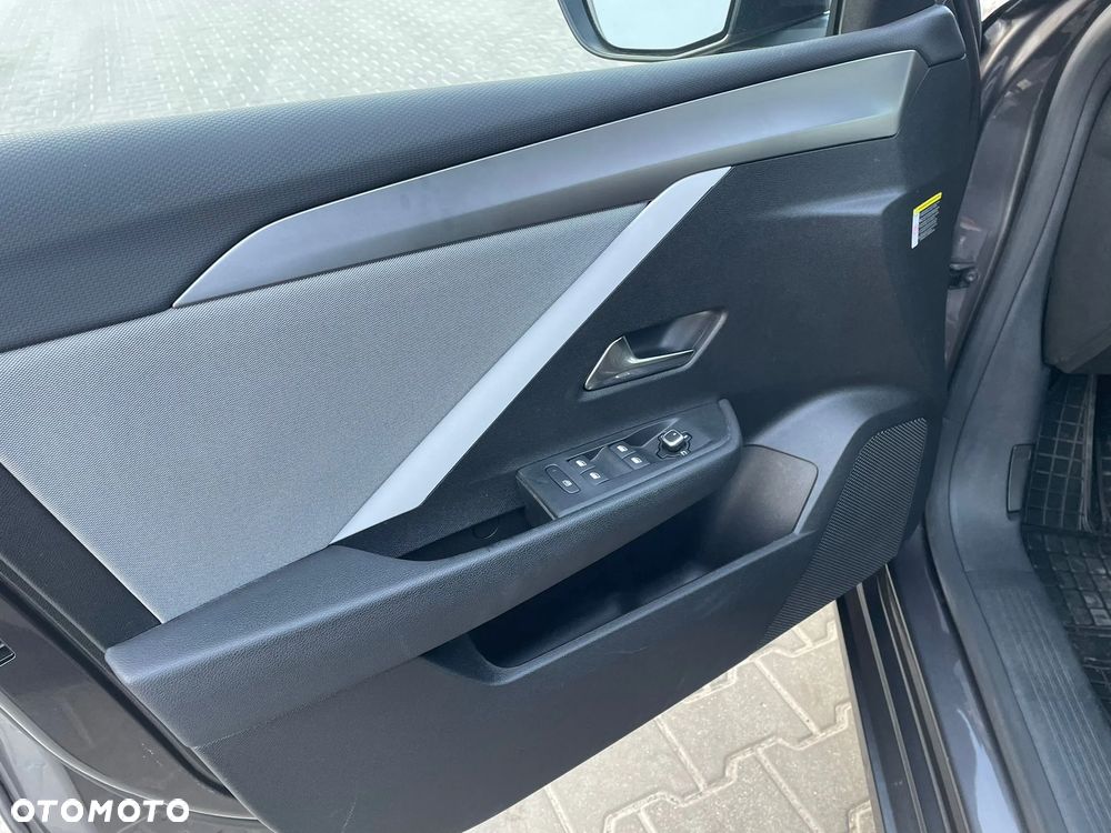 Opel Astra 1.2 T Edition S&S - 9
