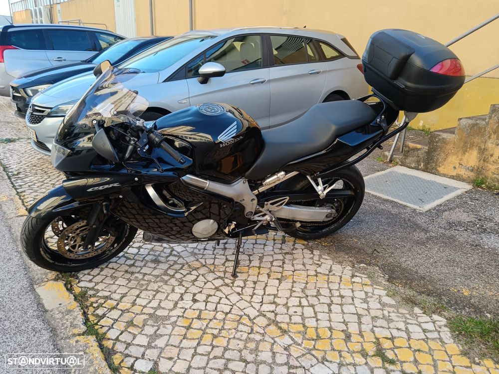 Honda CBR 600 F4 - 12