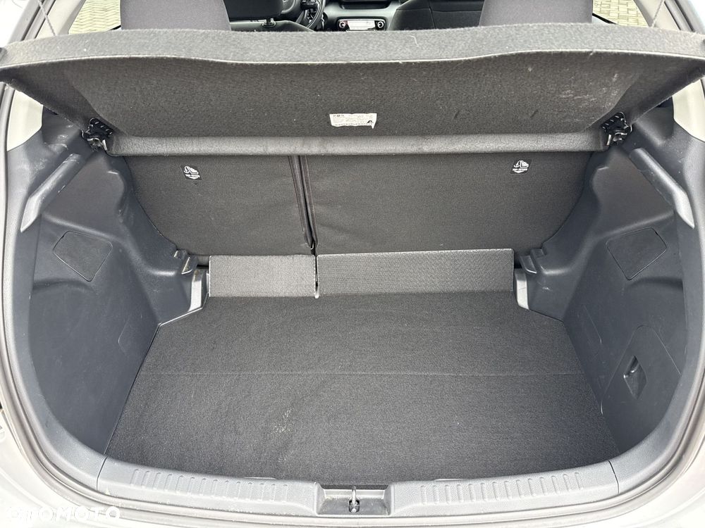 Toyota Yaris Hybrid 1.5 Style - 25