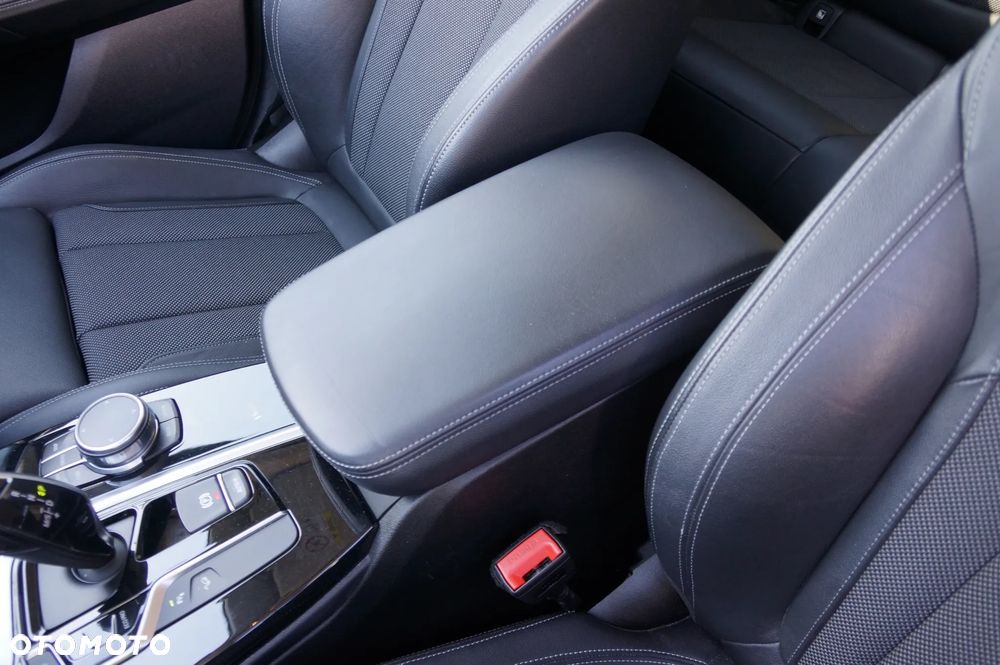 BMW X3 xDrive20d - 23