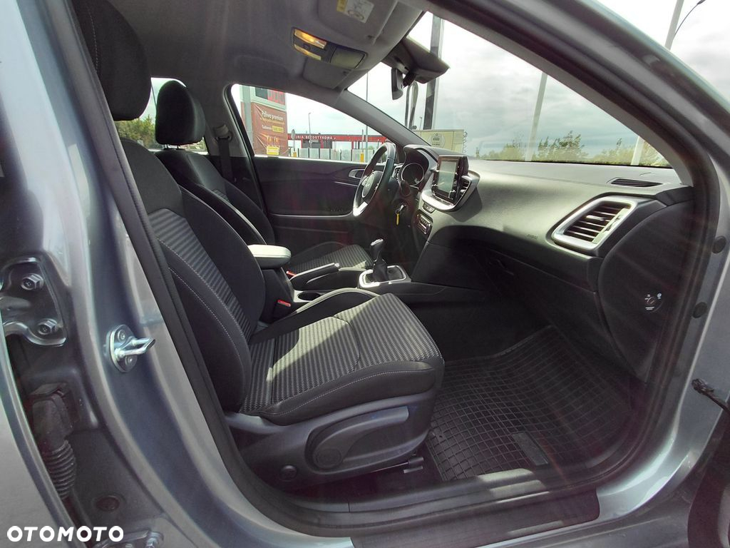 Kia Ceed 1.5 T-GDI M - 23