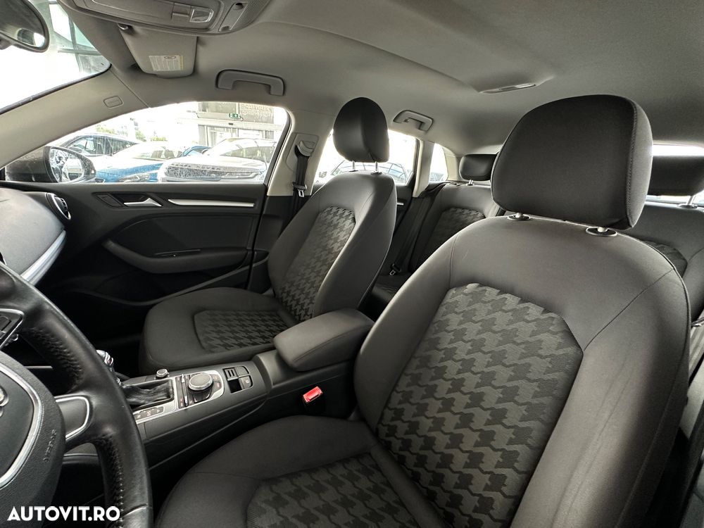 Audi A3 Sportback 1.6 TDI S-tronic Attraction - 5
