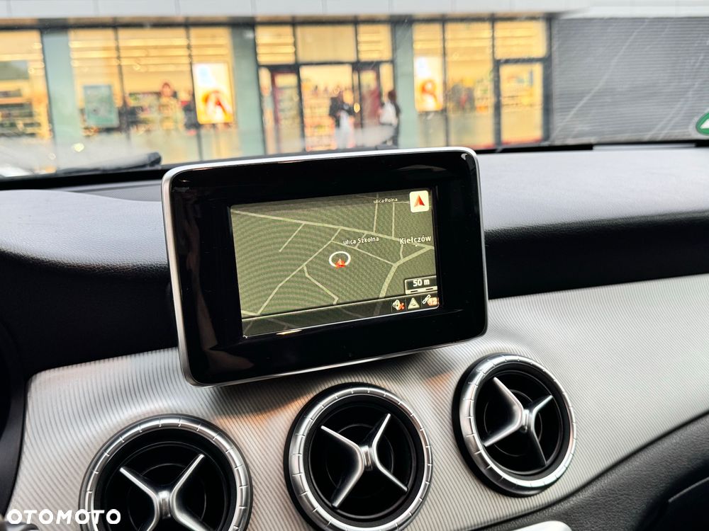 Mercedes-Benz CLA 180 7G-DCT - 27