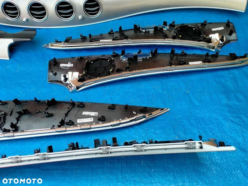 Mercedes W213 AMG Dekor Dekory BURMESTER Listwa Konsoli Drzwi Listwy Ozdobne AMBIENT - 23