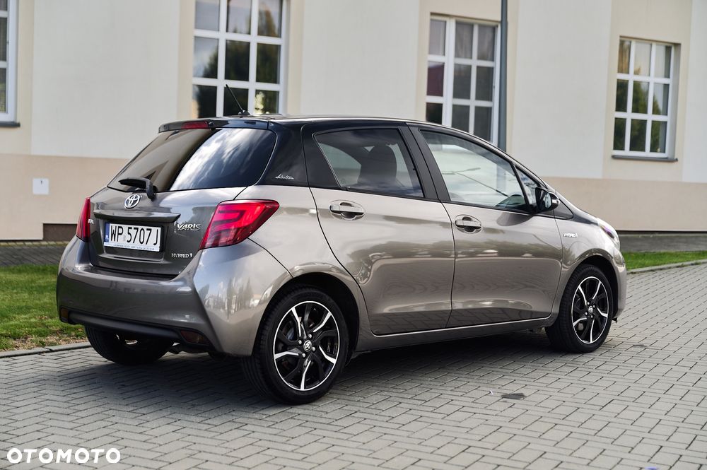 Toyota Yaris Hybrid 100 Selection Passion - 18