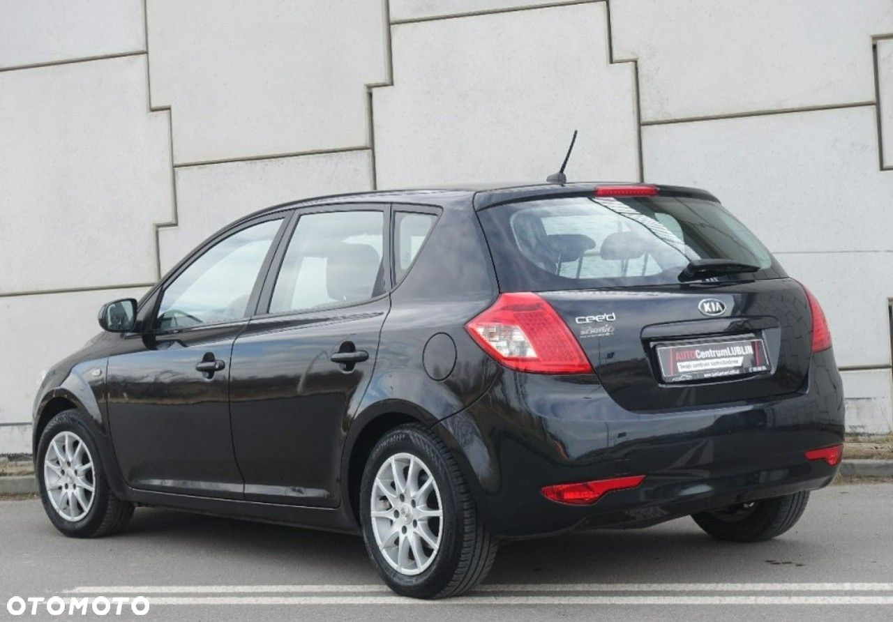 Kia Ceed - 8