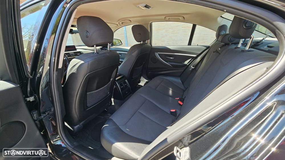 BMW 320 i Aut. Sport Line - 31