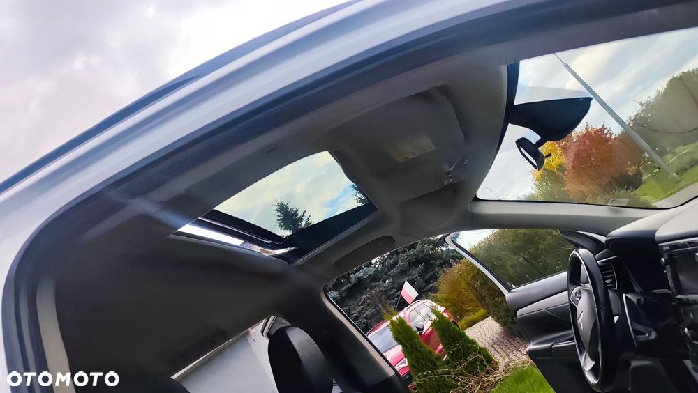 Mitsubishi Outlander 2.0 4WD Top - 23