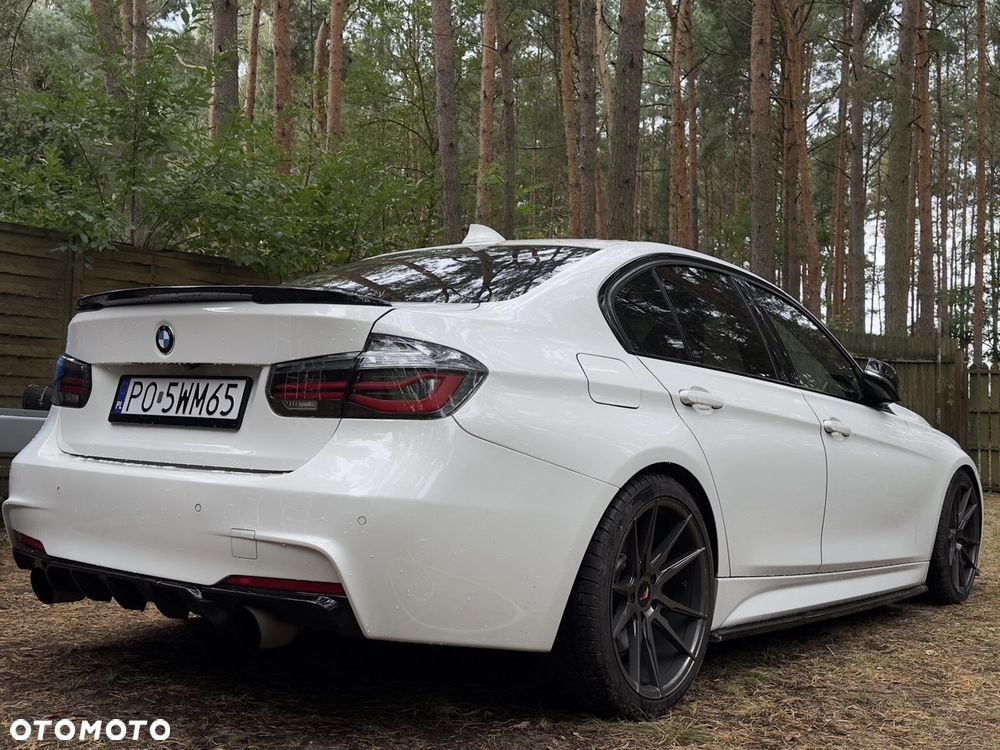 BMW Seria 3 330i xDrive Edition M Sport Shadow - 9